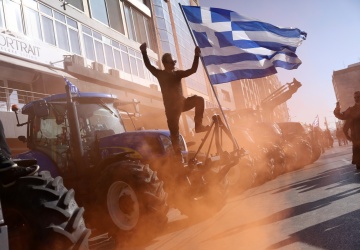 Dantejskie sceny w Grecji. Rolnicze protesty sparaliżowały kraj