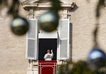 Anioł Pański. Papież: kiedy spotykamy Jezusa, życie pozbawione światła, odnajduje sens