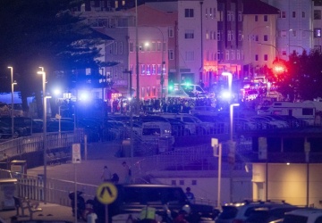 Nowe informacje o ataku na plaży w Sydney. Napastnika obezwładnił przypadkowy mężczyzna