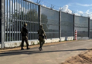 GPC: Rząd planuje rozszczelnienie zapory na granicy z Białorusią