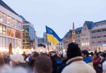 Sondaż Politico. Kto za, a kto przeciw pomocy dla Ukrainy