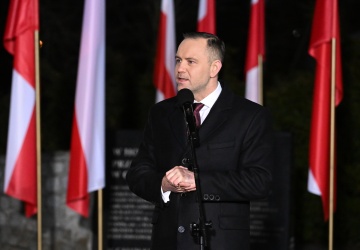 Przed Pałacem Prezydenckim stanie bożonarodzeniowa stajenka