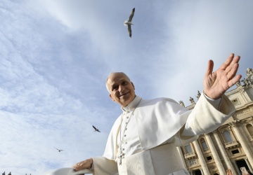 Co robi papież, kiedy nie może spać? Internauci odkryli jego tajemnicę