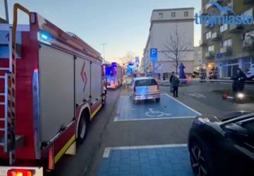 Groźny wypadek w Gdyni. Wjechał w przechodniów i restaurację