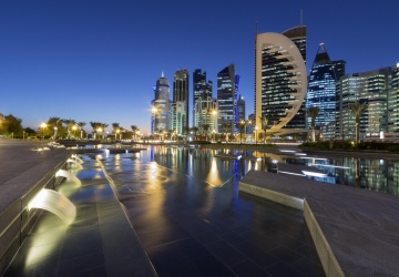 Arabia Saudyjska, ZEA i Katar inwestują we władzę nad światem