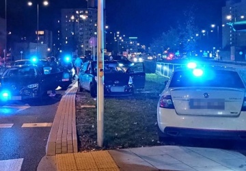 Warszawa: dramatyczny wypadek w Wigilię. Dwie osoby zakleszczone, trwała reanimacja