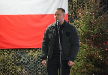 Polacy najchętniej obdarowaliby prezentem Karola Nawrockiego. Świąteczny sondaż