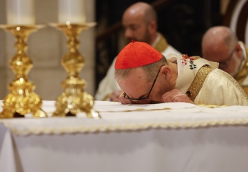 Tłumy w bazylice Narodzenia Pańskiego. Kard. Pizzaballa: Pan działa w dyskrecji i spełnia swoje obietnice