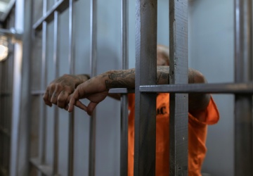 Przeludnienie w belgijskich więzieniach – prawie połowa więźniów to migranci