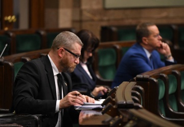 Dlaczego program Grzegorza Brauna uderza w prawa pracownicze oraz związki zawodowe