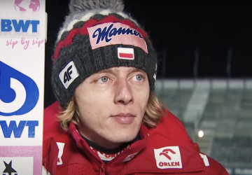 Dawid Kubacki na podium w Engelbergu. Austriacy niepokonani