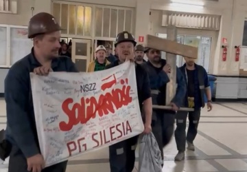 Górnicy z PG Silesia zakończyli protest. Mamy nagranie z momentu ich wyjazdu na powierzchnię kopalni