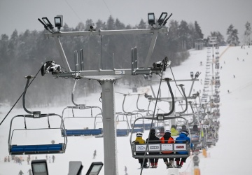 Awaria wyciągu na popularnym stoku narciarskim. Blisko 80 osób utknęło na wysokości