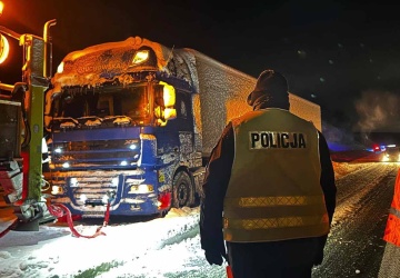 Zimowy paraliż na S7. Wiceminister infrastruktury zabrał głos