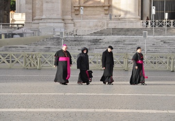 Najstarszy biskup Kościoła katolickiego kończy 104 lata