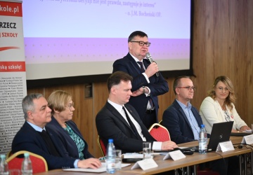 Szkoła musi wymagać i wychowywać, a nie jedynie dbać o dobrostan. Za nami Ogólnopolskie Forum Oświatowe