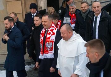 „Ciebie Boga Wysławiamy” - Prezydent Nawrocki na Jasnej Górze z tysiącami kibiców
