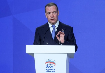 Rządzący europejscy głupcy chcą jednak wojny. Miedwiediew nie przebiera w słowach