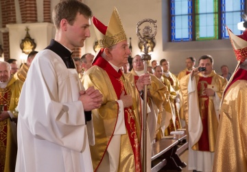 800-lecie brukselskiej katedry. Kard. Parolin ostro: to utrata ewangelicznej odwagi osłabia Kościół