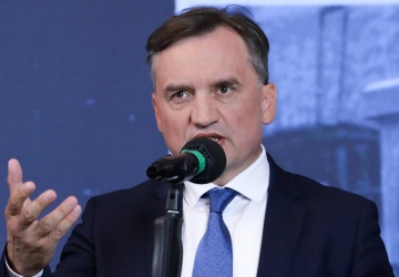 Ziobro z Budapesztu zapowiada walkę z rządem Tuska. „Nie złożę mandatu”