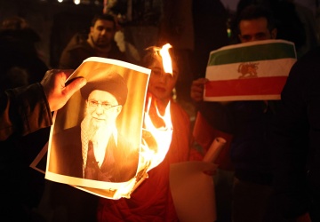 Reżim w Teheranie krwawo tłumi demonstracje. Mówi się o tysiącach zabitych