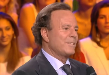 Znany piosenkarz z zarzutami napaści seksualnej. „Przerażające zeznania”