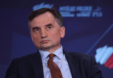 Węgrzy zmienili prawo dla Zbigniewa Ziobry? Sensacyjne doniesienia
