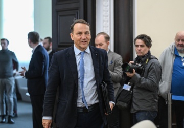 Niech zacznie przestrzegać konstytucji. Zaiskrzyło w sprawie nominacji ambasadorskich