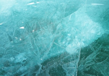 To od lat niespotykane zjawisko. Zamarzło najgłębsze jezioro w Polsce