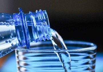 Eksperci przebadali wody mineralne z marketów. Duże zaskoczenie