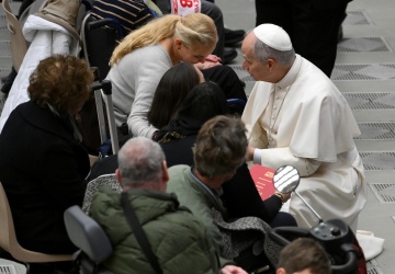 Papież: Jeśli Jezus ma prawdziwe ciało, to przekazywanie prawdy Bożej realizuje się w tym ciele