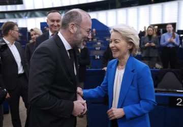 Von der Leyen pozostaje na stanowisku. PE odrzucił wotum nieufności