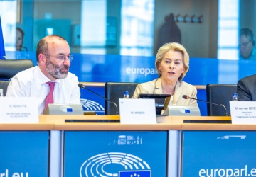 Członkowie EPL ukarani za próbę odwołania Ursuli von der Leyen