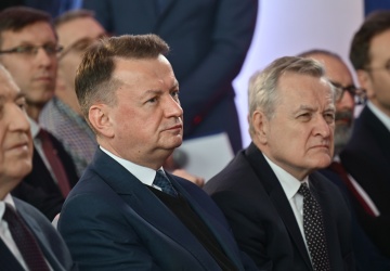 „Wbrew rządowej propagandzie...”. Mariusz Błaszczak studzi emocje ws. pieniędzy z programu SAFE