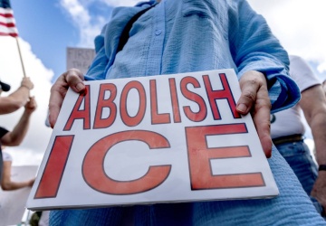 Liczba gróźb śmierci wobec funkcjonariuszy tych służb wzrosła o 8000 proc.