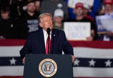 Trump zwiększa presję na Iran. Nowa armada zmierza na Bliski Wschód