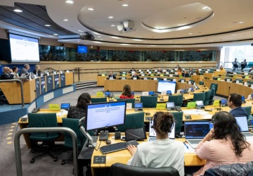 Irlandzka europosłanka złożyła skargę na europosłów PiS. „Zachrumkał jak świnia”