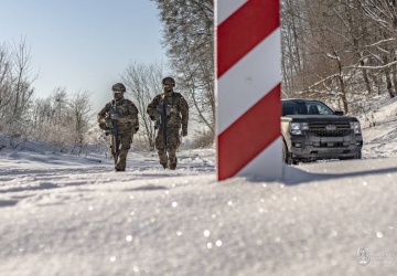 Zdrowe państwo strzela do najeźdźców. Upadające – atakuje obrońców granic