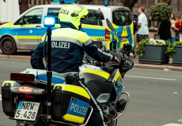 Tragedia w Hamburgu. Imigrant z Sudanu wciągnął pod pociąg metra przypadkową dziewczynę