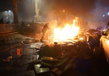 Anarchistyczny protest w Turynie zamienił się w bitwę. Setka rannych funkcjonariuszy