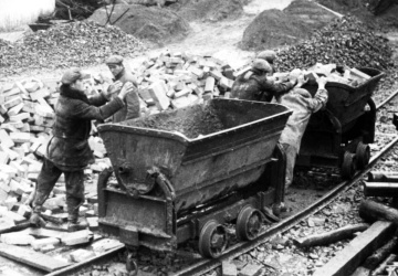 „Z pieniędzy polskiego podatnika do dzisiaj płaci się za zbrodnie III Rzeszy oraz ZSRS”