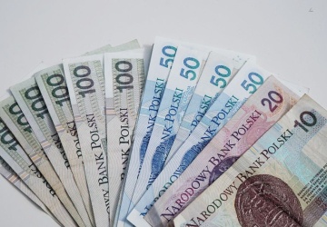 ZUS podał nową kwotę ryczałtu energetycznego. Jak zapłacić mniej za prąd i gaz?