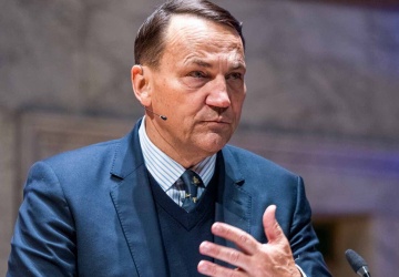 Exposé Sikorskiego przełożone. Powodem decyzja prezydenta?