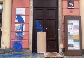 Atak na budynek, w którym znajduje się Radio Wnet