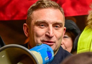 Robert Bąkiewicz usłyszał zarzuty. Nawoływanie do zabójstwa