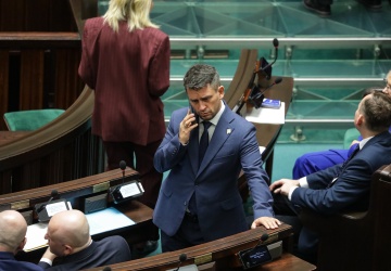 Napięcie w klubie Polski 2050. Posłowie chcieli odwołać przewodniczącego