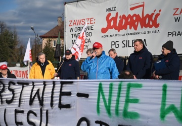 Przed bramą PG Silesia trwa protest Solidarności