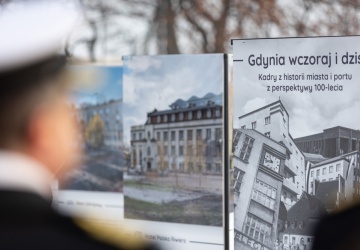 Dziś setne urodziny Gdyni. IPN otworzył wystawę pt. „Gdynia wczoraj i dziś. Kadry z historii miasta i portu z perspektywy 100-lecia”