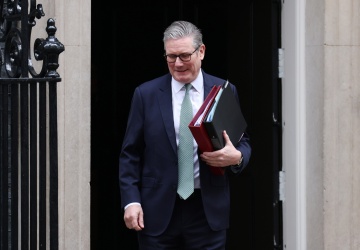 Burza w Wielkiej Brytanii w związku z Epsteinem. Większość Brytyjczyków chce dymisji premiera