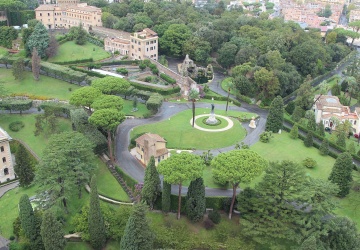 Papież modlił się z chorymi przy grocie Matki Bożej z Lourdes